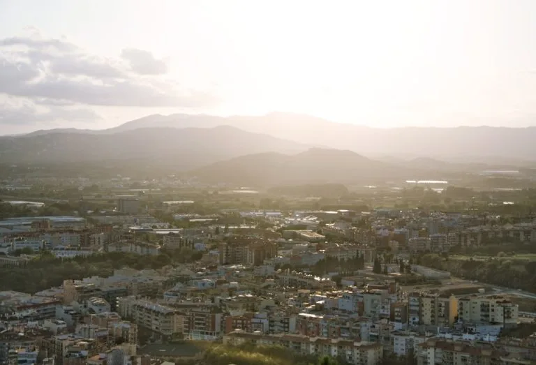 A bird's eye view of a city with mountains in the background